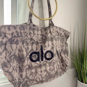 ALO Yoga Black and Gray Tie-Dye Tote Bag